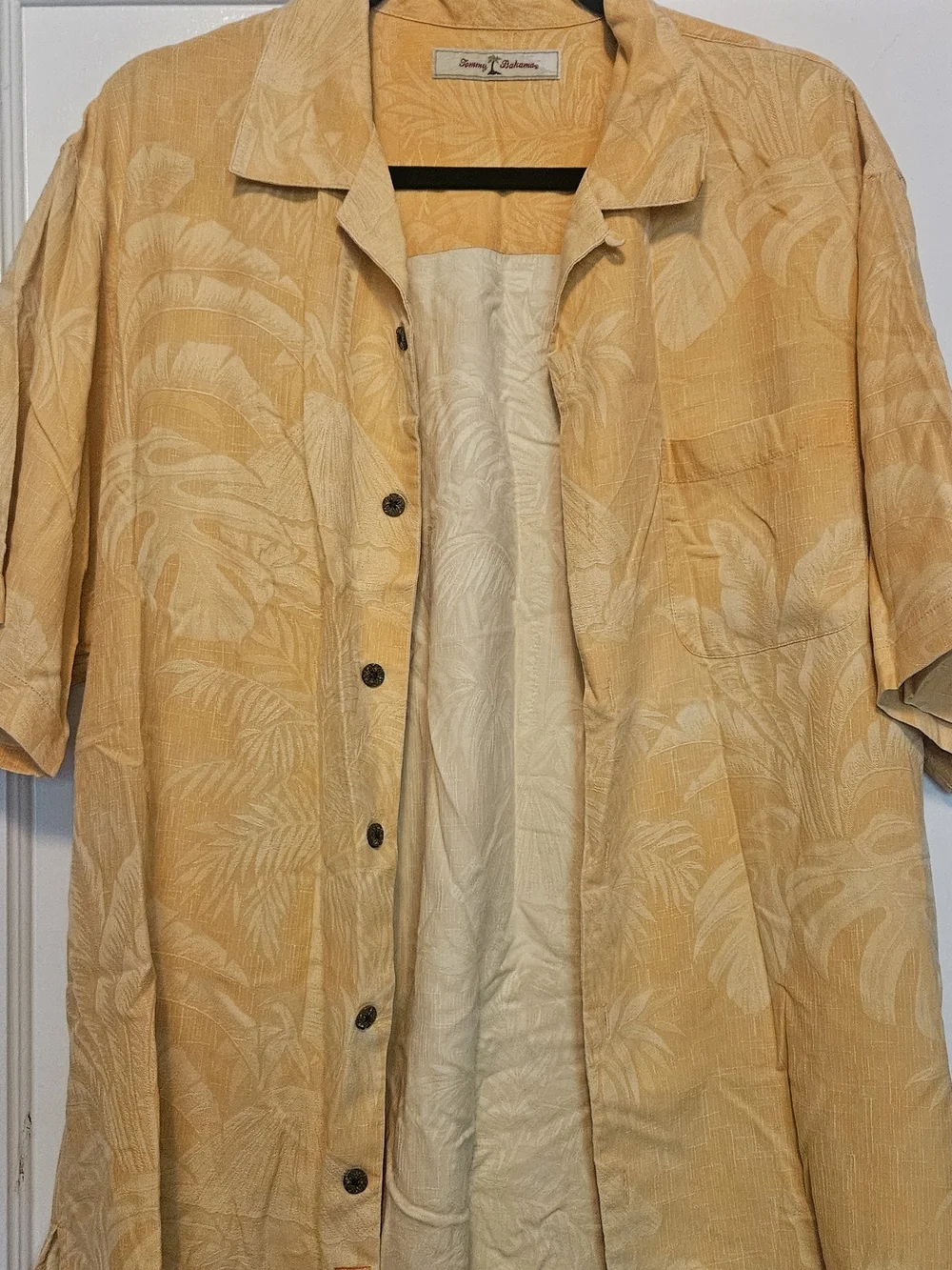 Tommy Bahama 100% Silk, Light Orange Tropical Button Down Shirt. - Picture 4 of 6